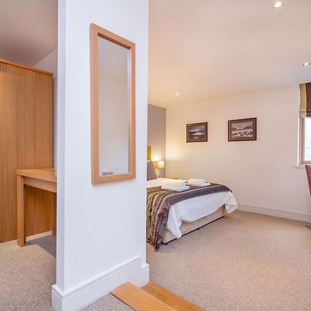 206 By The Bridge Apartment Inverness Esterno foto